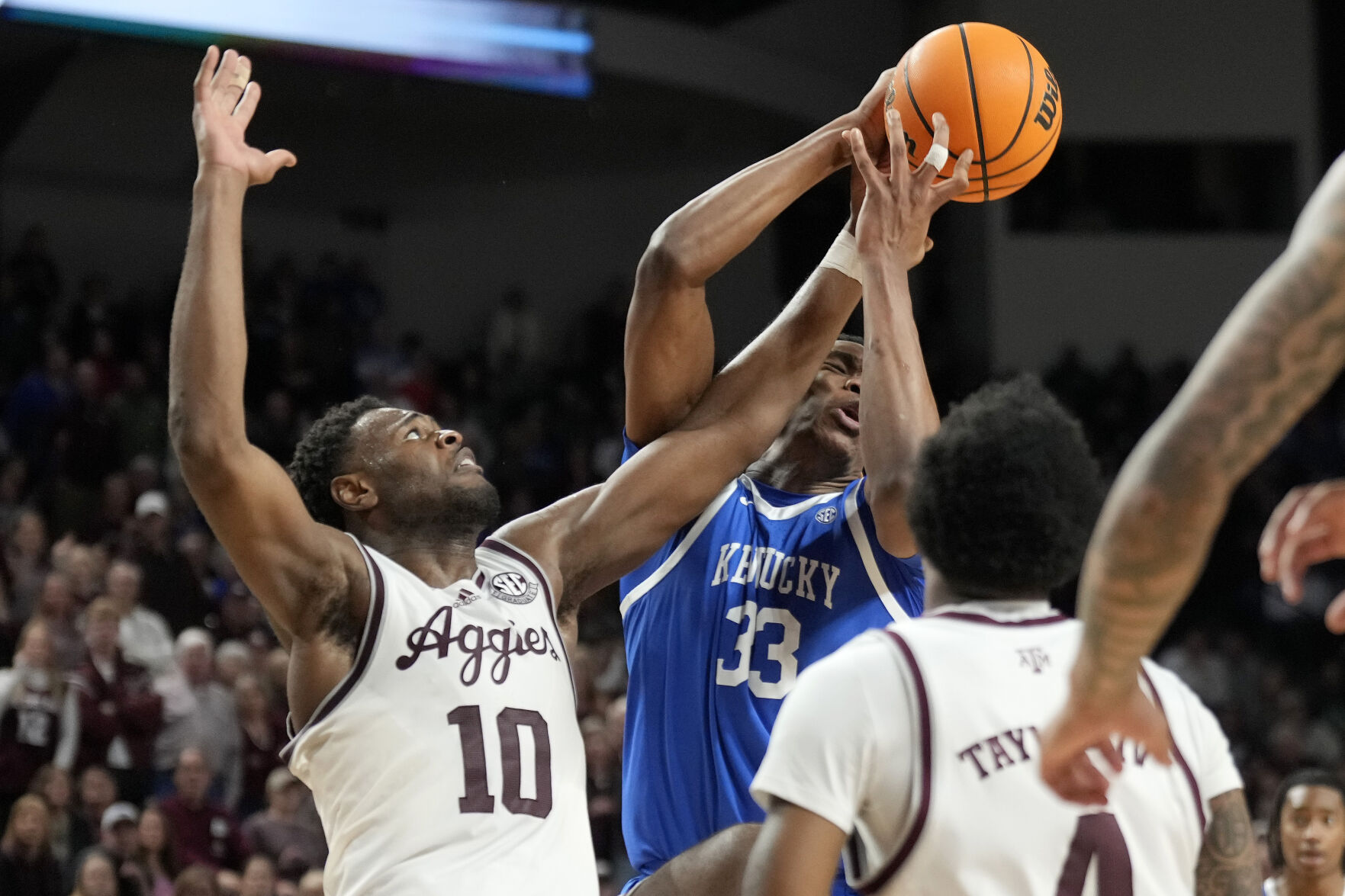 Wade Taylor IV scores 31 to lead Texas A&M to OT win over No. 6 Kentucky 97-92